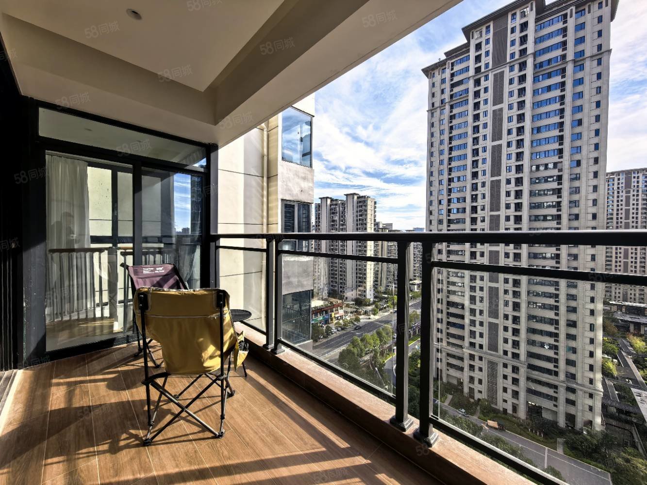 德和领秀广场4室2厅2卫140㎡南北172.8万