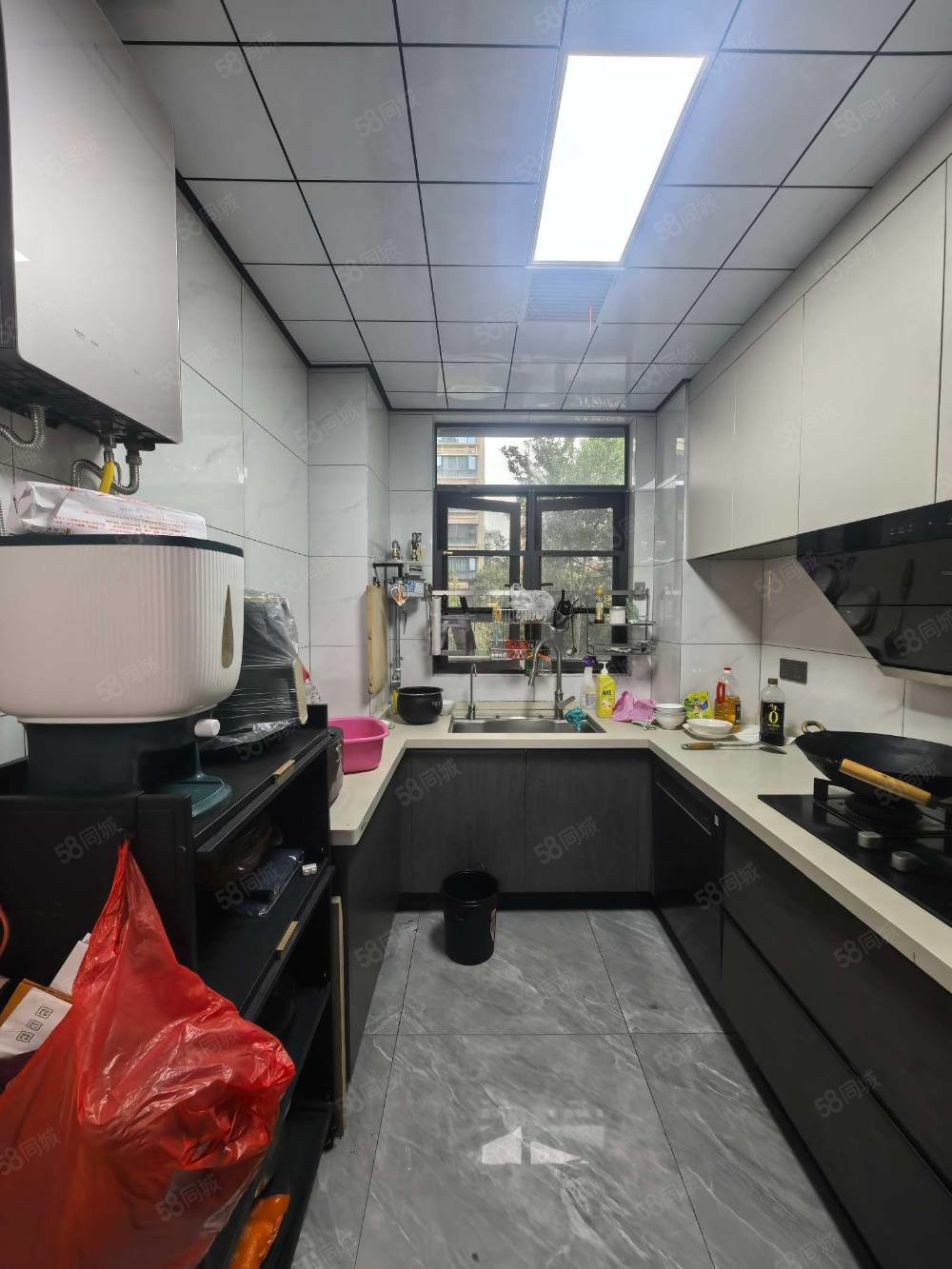 港中旅公元6室2厅3卫180㎡南北199万