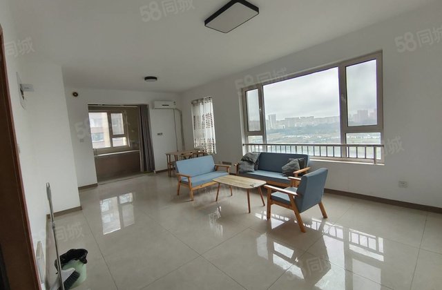 民生凤凰城11号院 ，三室两厅一卫，带储藏室，