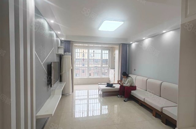 佶地国际B2区2室2厅96㎡68万二手房图片