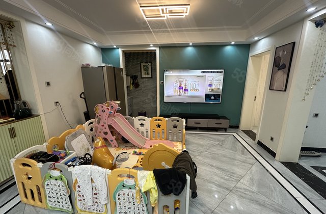 市中 一楼带80大院 独门独院 恒昌小区精装4室 免大税