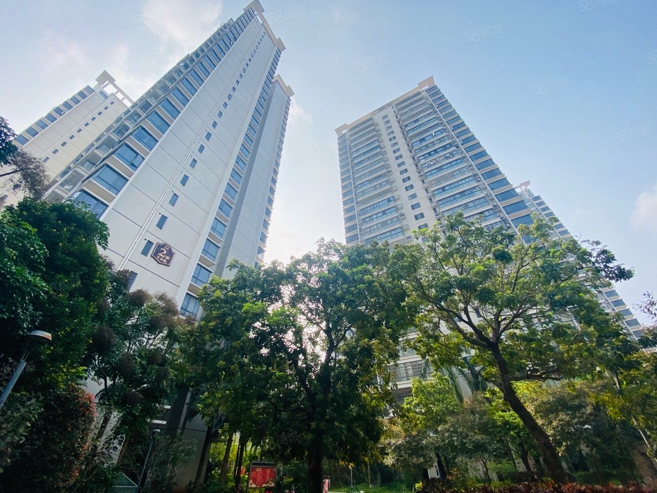 高档环境小区 标准精装两房阳台 配套齐全,和信广场-海口58同城