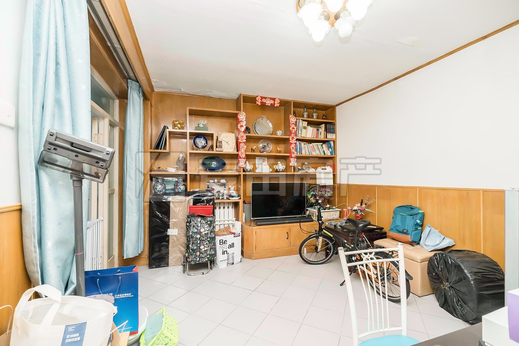 環(huán)山村小區(qū)3室1廳1衛(wèi)93.8㎡南北319萬