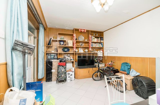 環(huán)山村小區(qū)3室1廳1衛(wèi)93.8㎡南北319萬