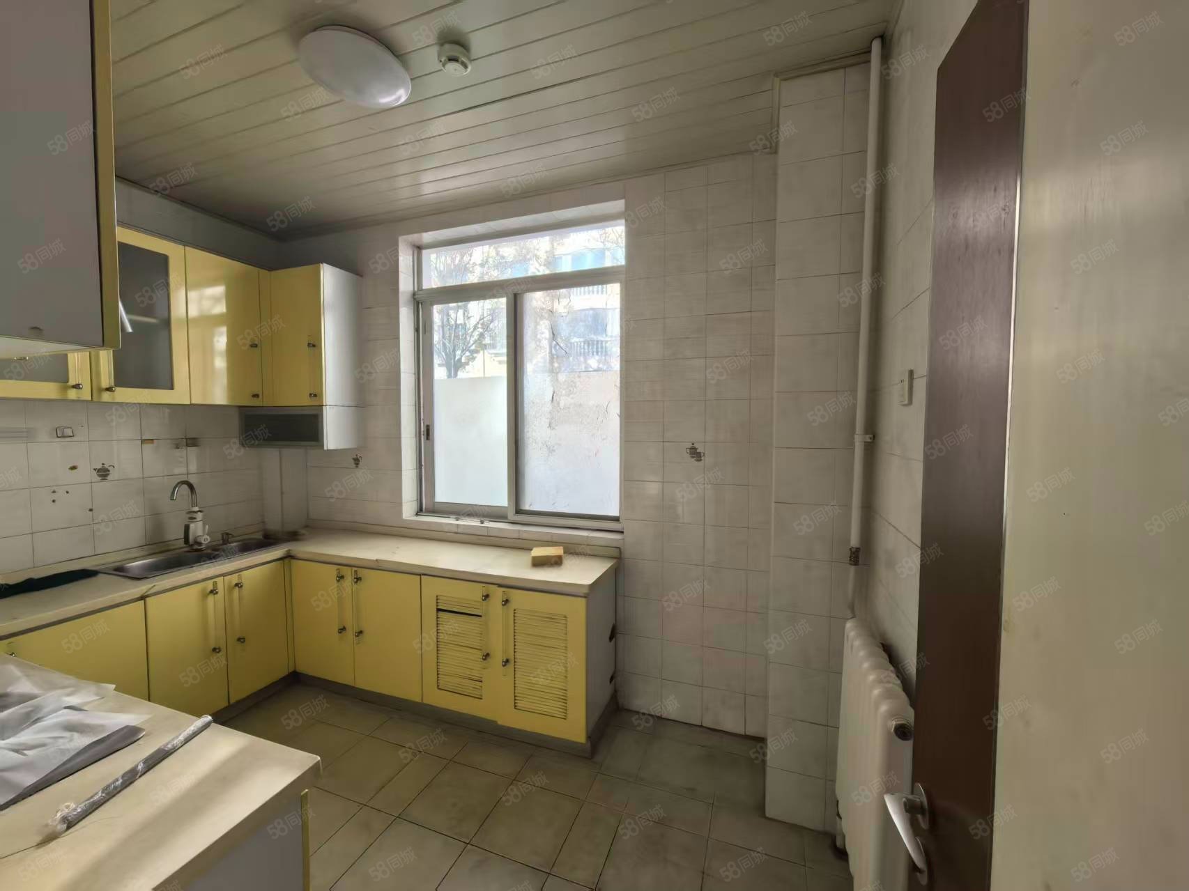 聽濤雅苑(別墅)4室2廳3衛(wèi)335.82㎡南北1400萬