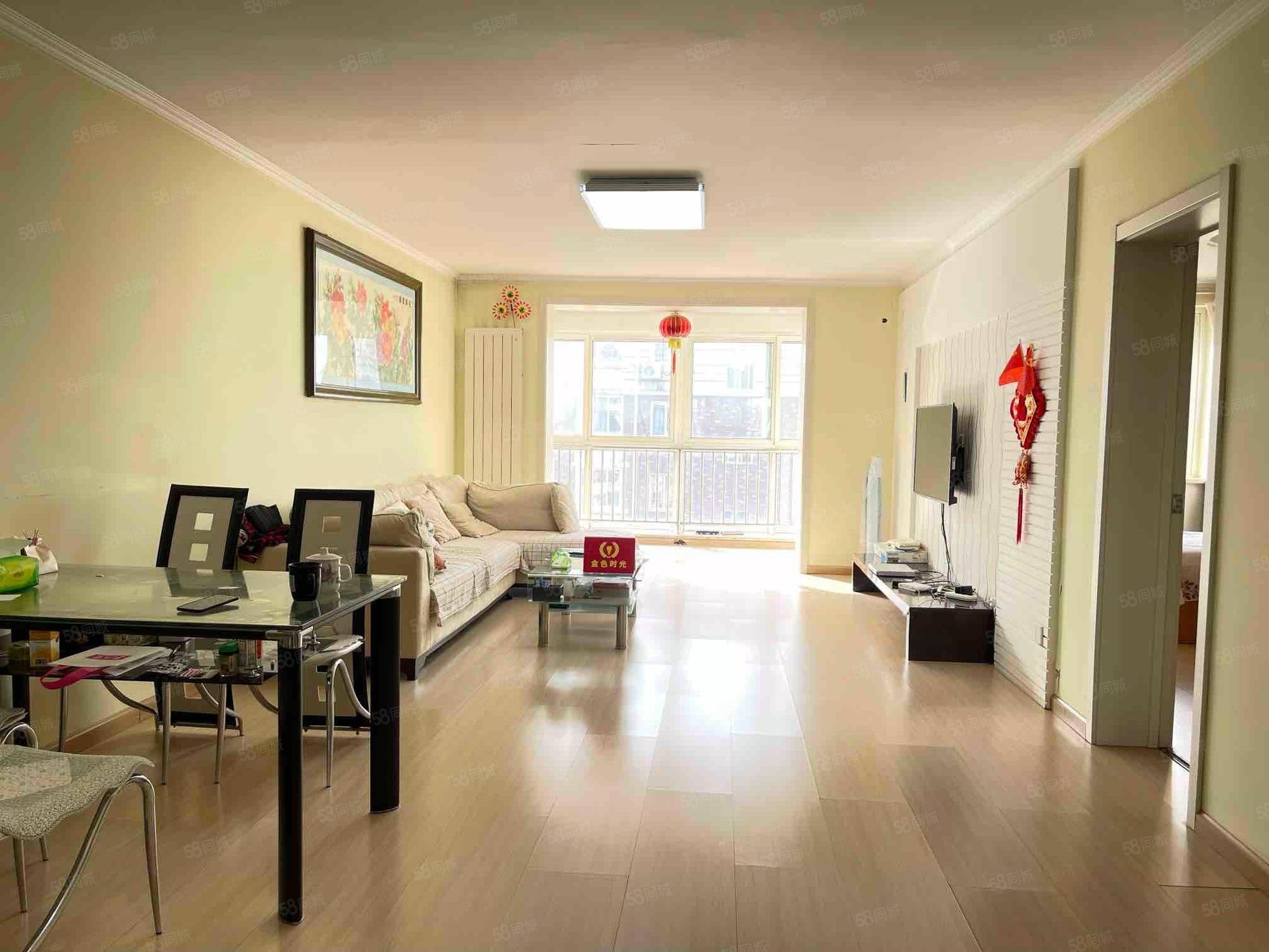 鴻澤園3室1廳2衛(wèi)127.49㎡南北205萬