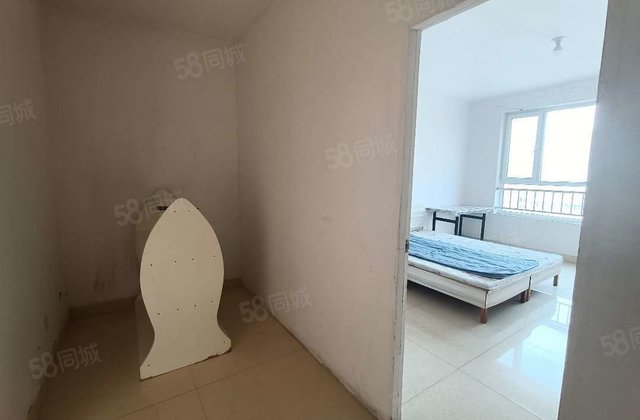 金柱绿城三室朝阳 两卫，118平，70万