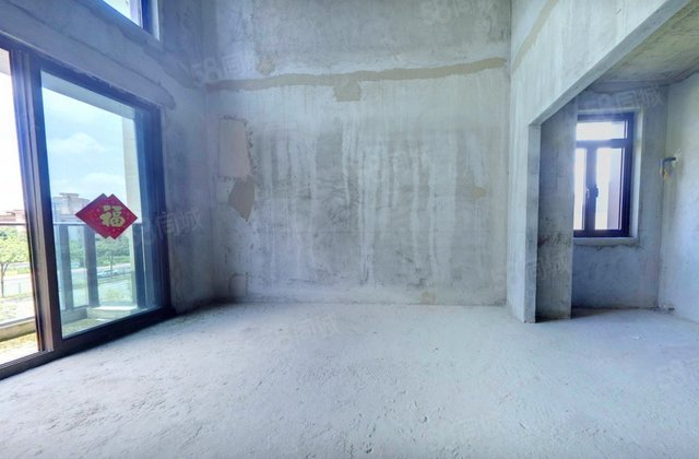 龙光玖龙玺5室2厅144.57㎡550万二手房图片