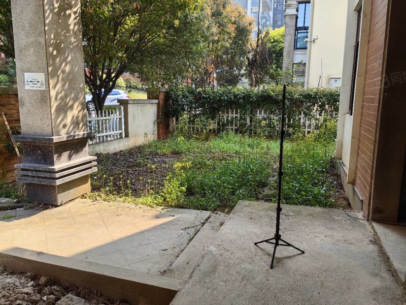 德和沁园(别墅)5室2厅4卫281㎡南北569万