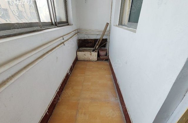 朝阳花园小区 3室2厅 83平 朝南 诚心出售 价格可议边户