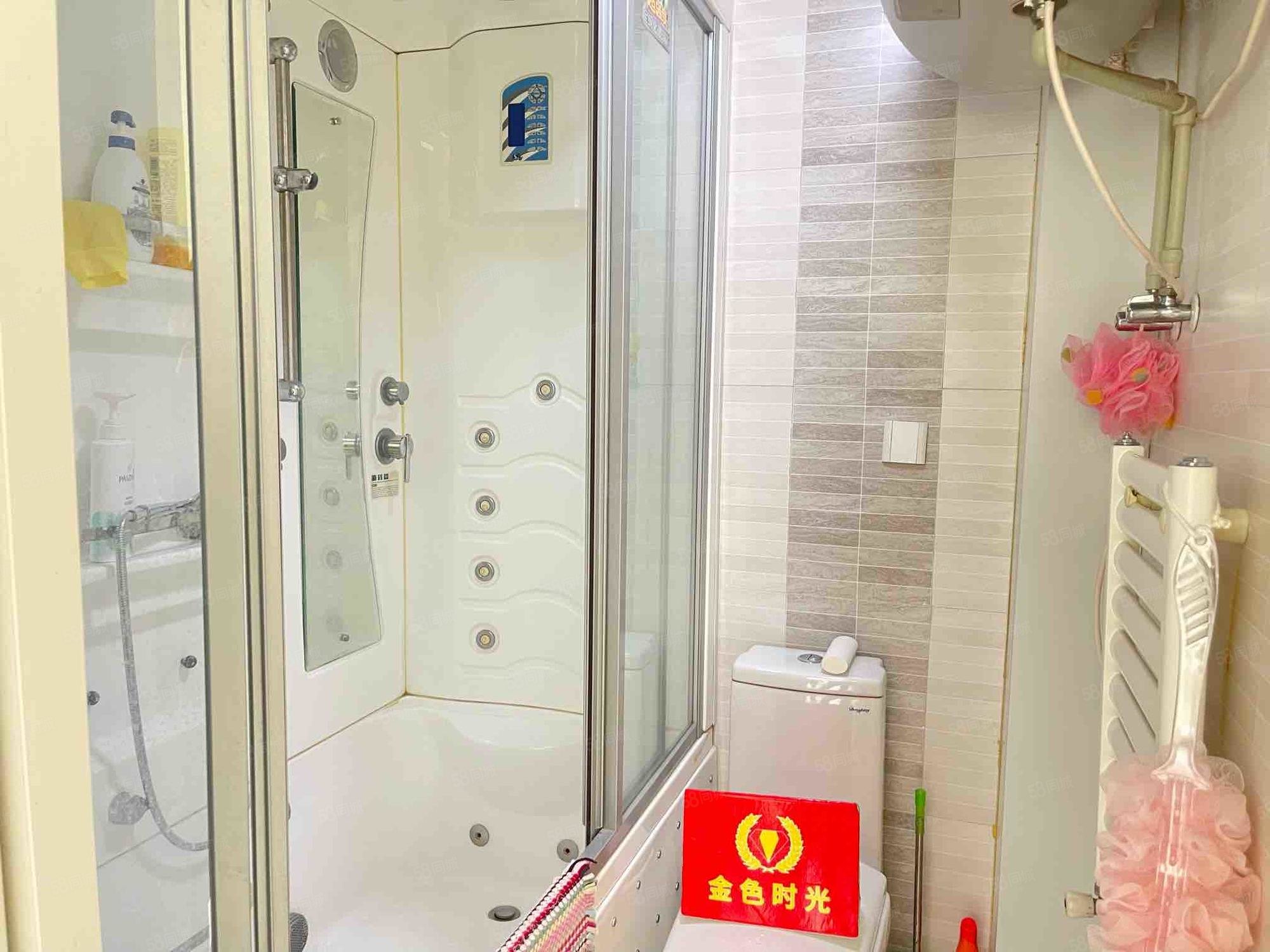 鴻澤園3室1廳2衛(wèi)127.49㎡南北205萬