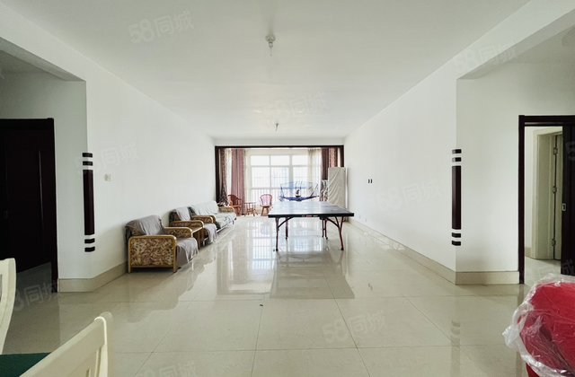 万达 江山印附近 大平层 洋房 客厅8米开间 三叶草户型