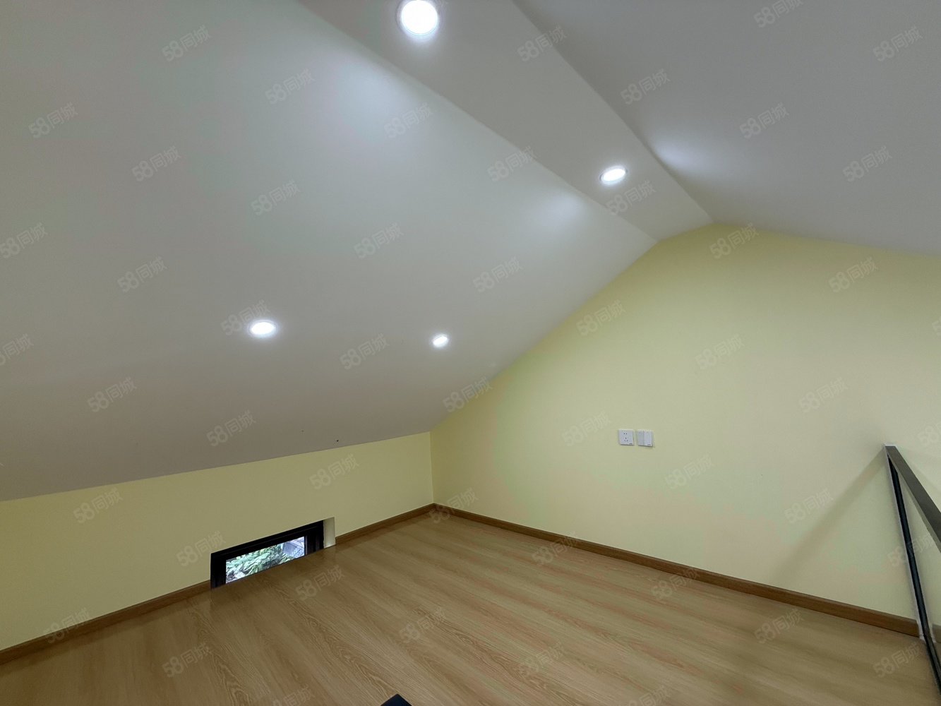 護國寺西巷平房小區(qū)1室1廳0衛(wèi)17.05㎡南北245萬