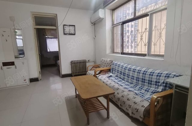 文轩本部，八中附近，三室两厅一卫，南北通透，房东诚心出售