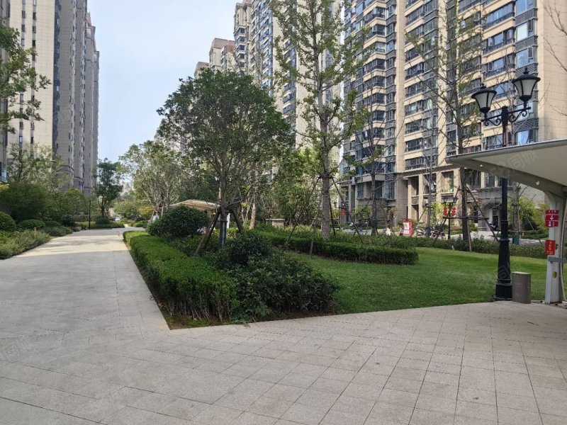 恒大绿洲4室2厅2卫150㎡南北87.8万