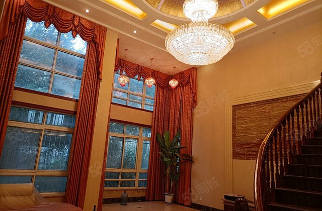建业桃花岛,别墅,首付90万,净面积306平,带双平台.