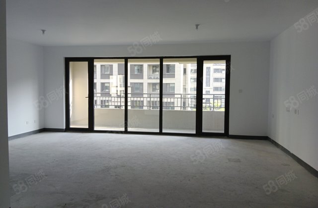 旅游度假区 小区新 电梯房 双卫格局 正规商品房 小三居