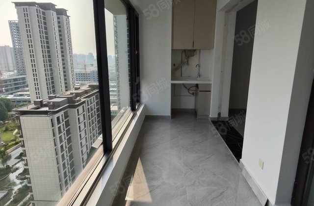 急售新房未住！香江旁 荣盛江山印中层三室带车位储！建设路小學