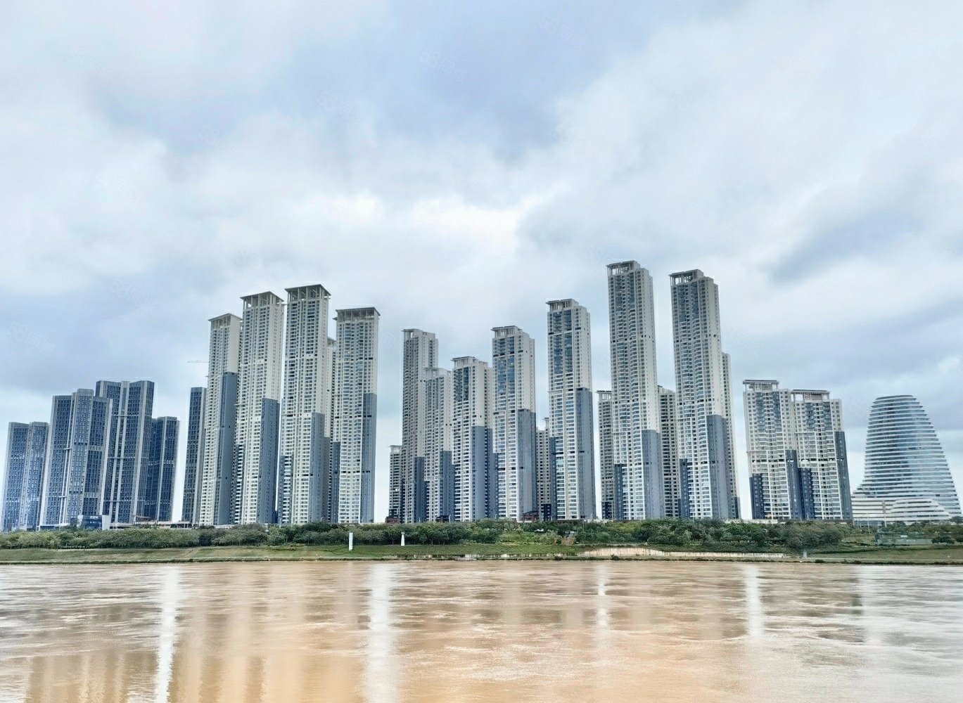 天誉城3室2厅2卫91.81㎡南88万