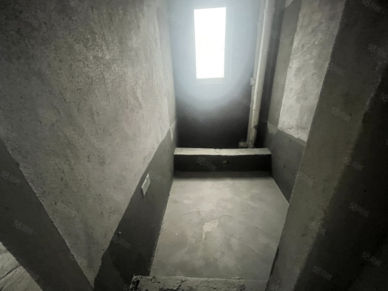 高安润达国际城3室2厅2卫127㎡南北88万