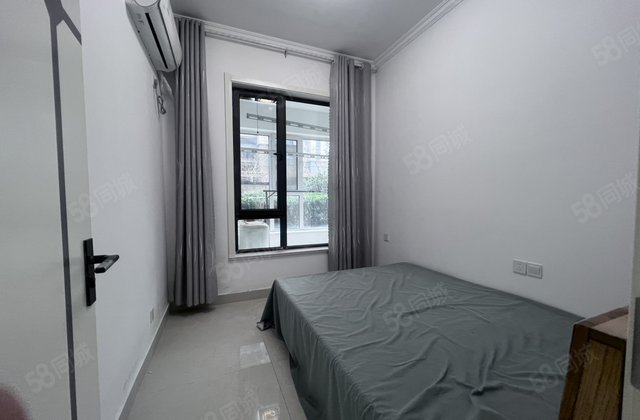 翡丽湾，锦绣学府，三室两厅一卫，环境优美，78万