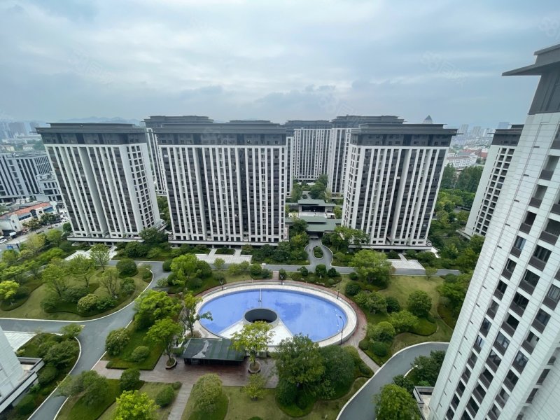 苕溪壹号4室2厅2卫143.49㎡南300万