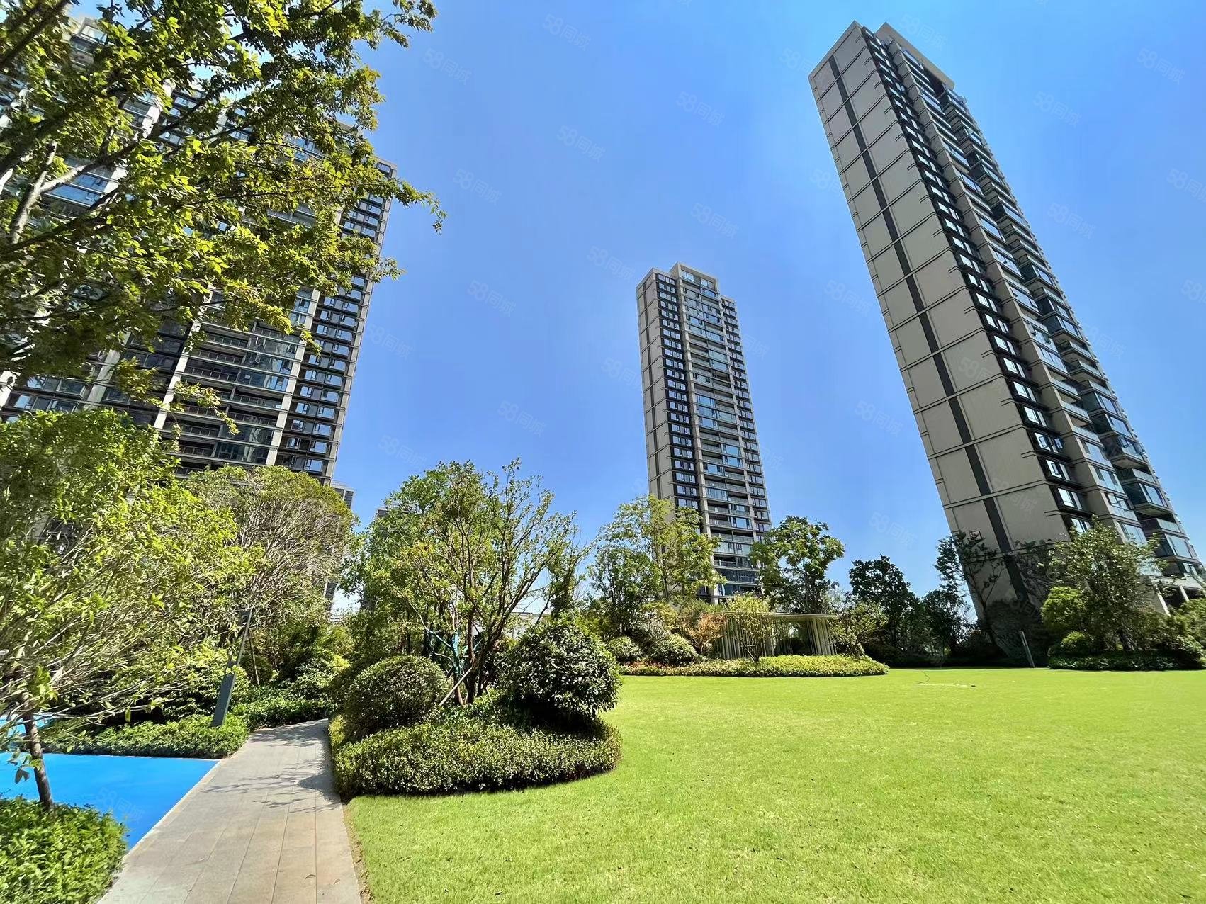 它来了九龙湖的小洲悦30万精装修直接送带中央空调