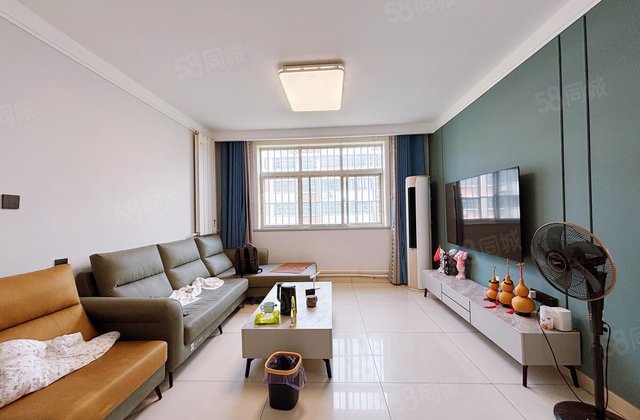 香格里小镇，精装修，三室朝阳双阳台，房东急售，