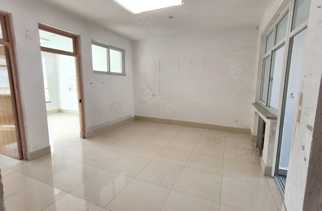 万达旁 桐凤家园 小区停三辆车都没问题 免大税送储 双气齐全