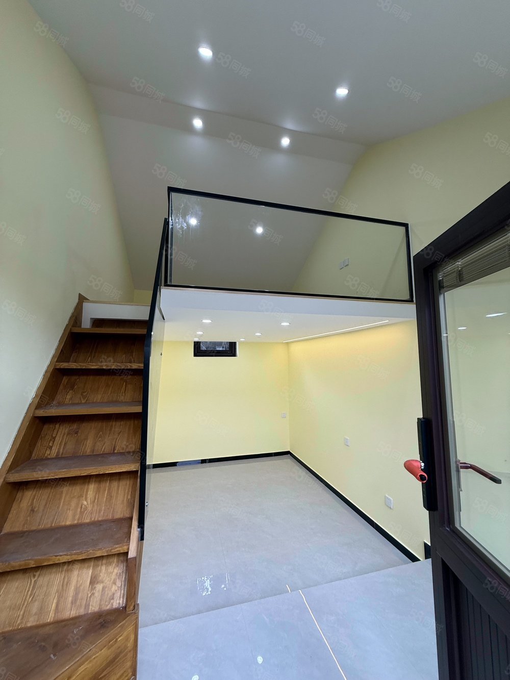 護國寺西巷平房小區(qū)1室1廳0衛(wèi)17.05㎡南北245萬