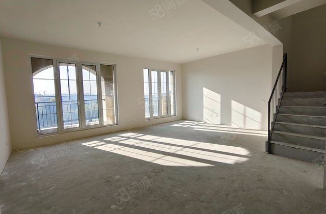 卡纳圣菲4室2厅215㎡158万二手房图片