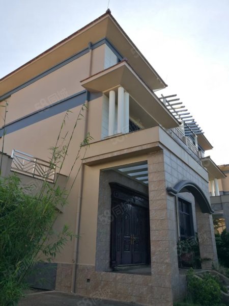 西海岸别墅 双拼 地上三层329平 地下一层135