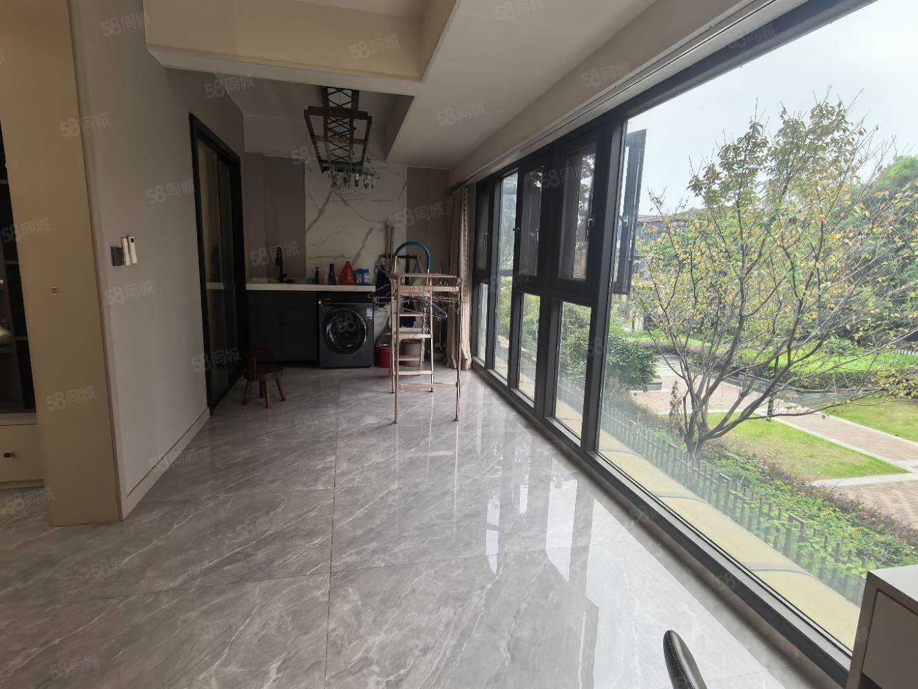 港中旅公元6室2厅3卫143㎡南北189万