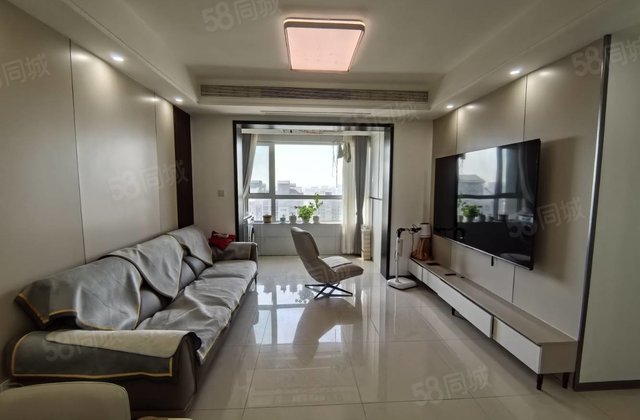 新出急售香江万达附近精装电梯观景房好楼层带储藏室车位随时看房