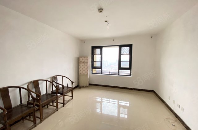 开发区三叶草户型    带车位  带储