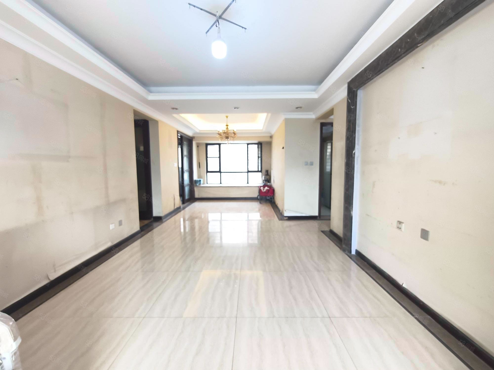 合景香悅四季(西區(qū))3室2廳2衛(wèi)121.05㎡南北275萬