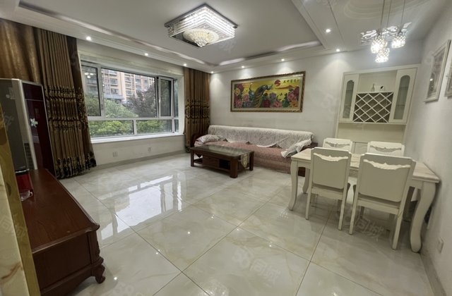 新东方龙湾在水一方 近医院 南北通透 有电梯 低容积 装修好