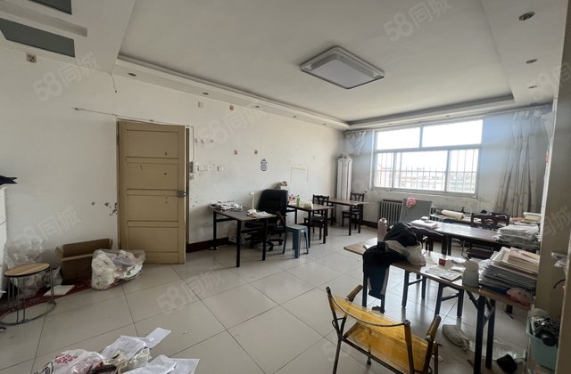 三里铺小区 单价5000多 三室两厅两卫 停车方便 阳光