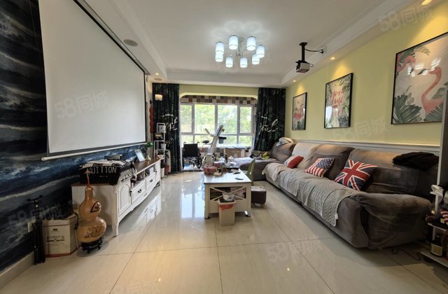 电梯房三叶草户型车位和储藏室