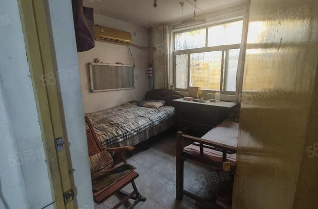 东关瑞府附近 酱菜厂家属院一楼带院子三室 有外开大门