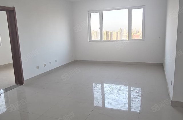 急售东昌路!大润发!王卷帽东边户三室两厅两卫!送储藏室