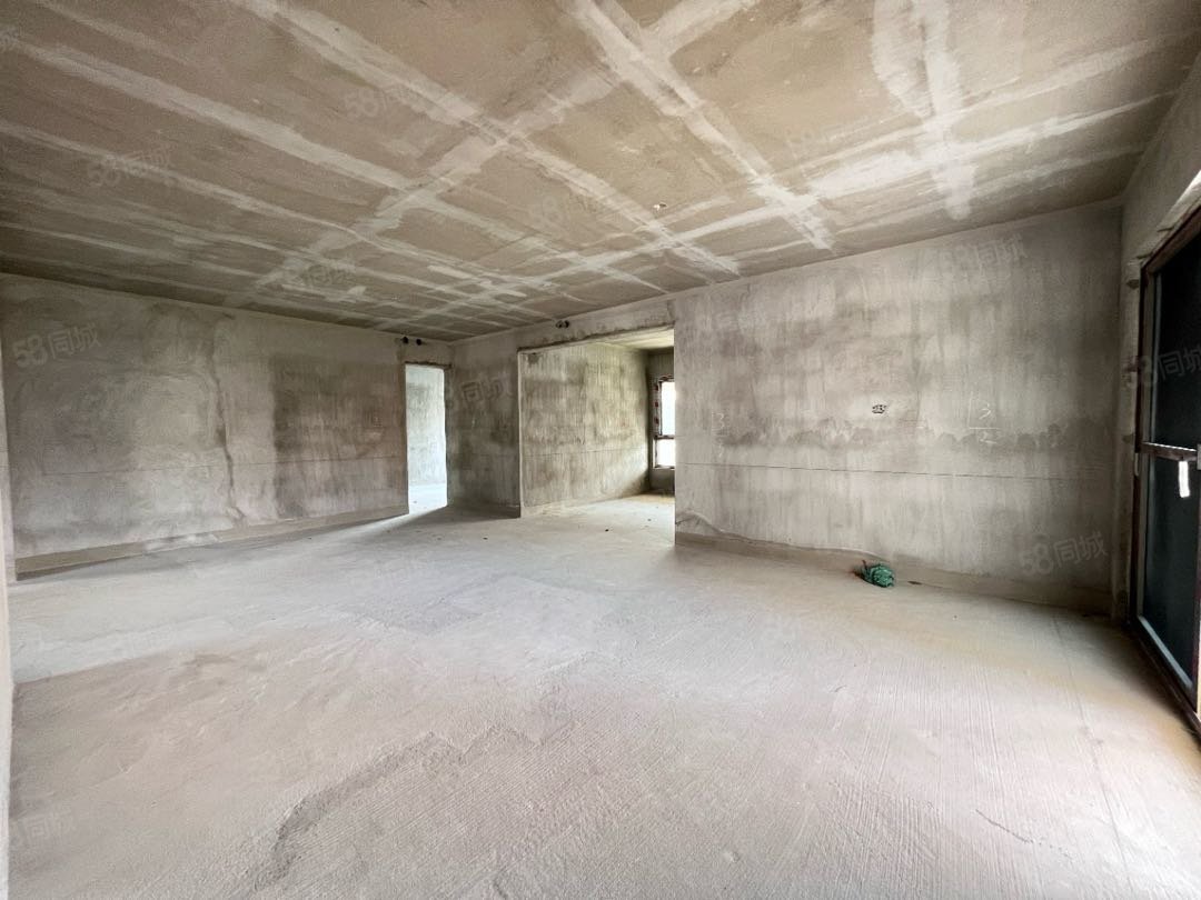 国瑞麓林府4室2厅3卫143㎡南北125万