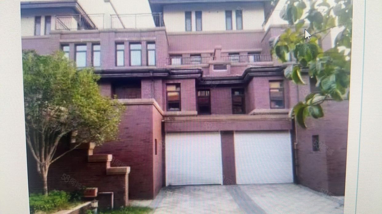 九龙壹号6室2厅3卫206㎡南70万