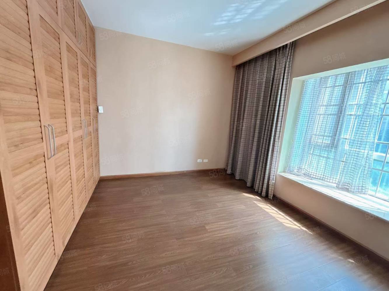 龙泉花园东苑4室2厅2卫151㎡东西93.8万