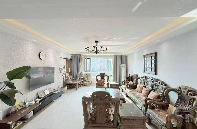 英伦花园大平层四室精装修有车位有储免大税