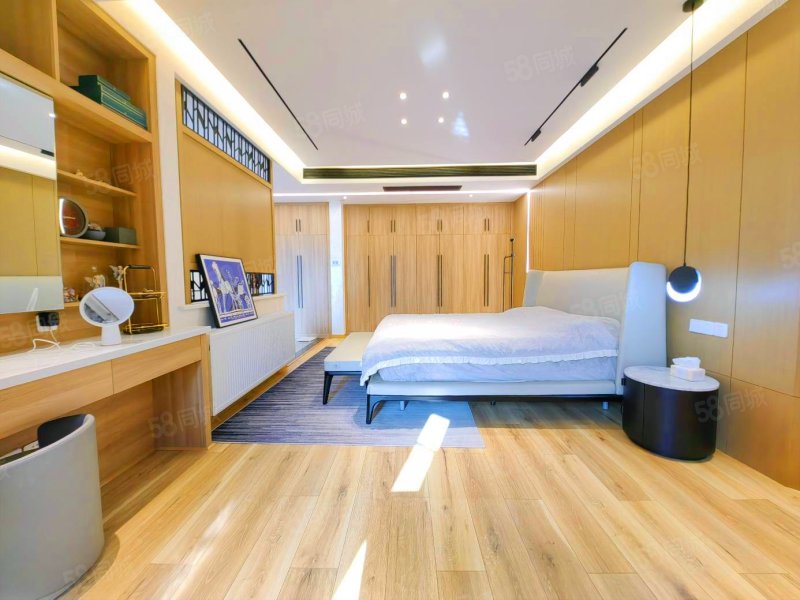 楚天逸品装修天花板湘江畔地铁口难得一出