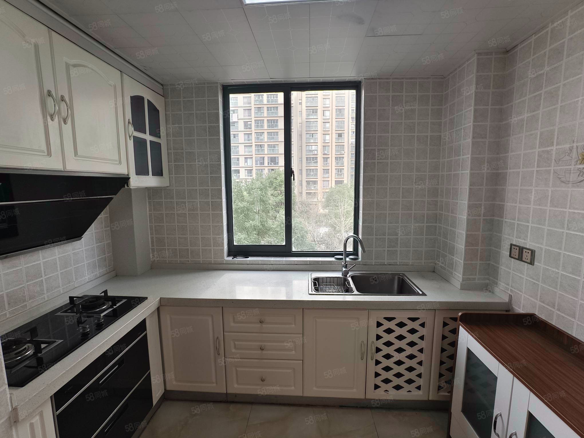 世纪城清芷园3室2厅2卫143.2㎡南北48.94万