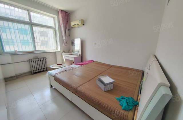 急售29万！双阳台，免大税，赠储好楼层，三室朝阳，凤栖苑