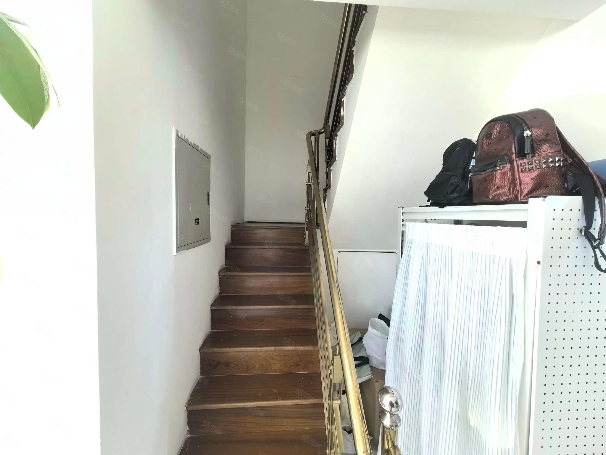 都麗豪廷4室3廳2衛(wèi)217㎡南北359萬