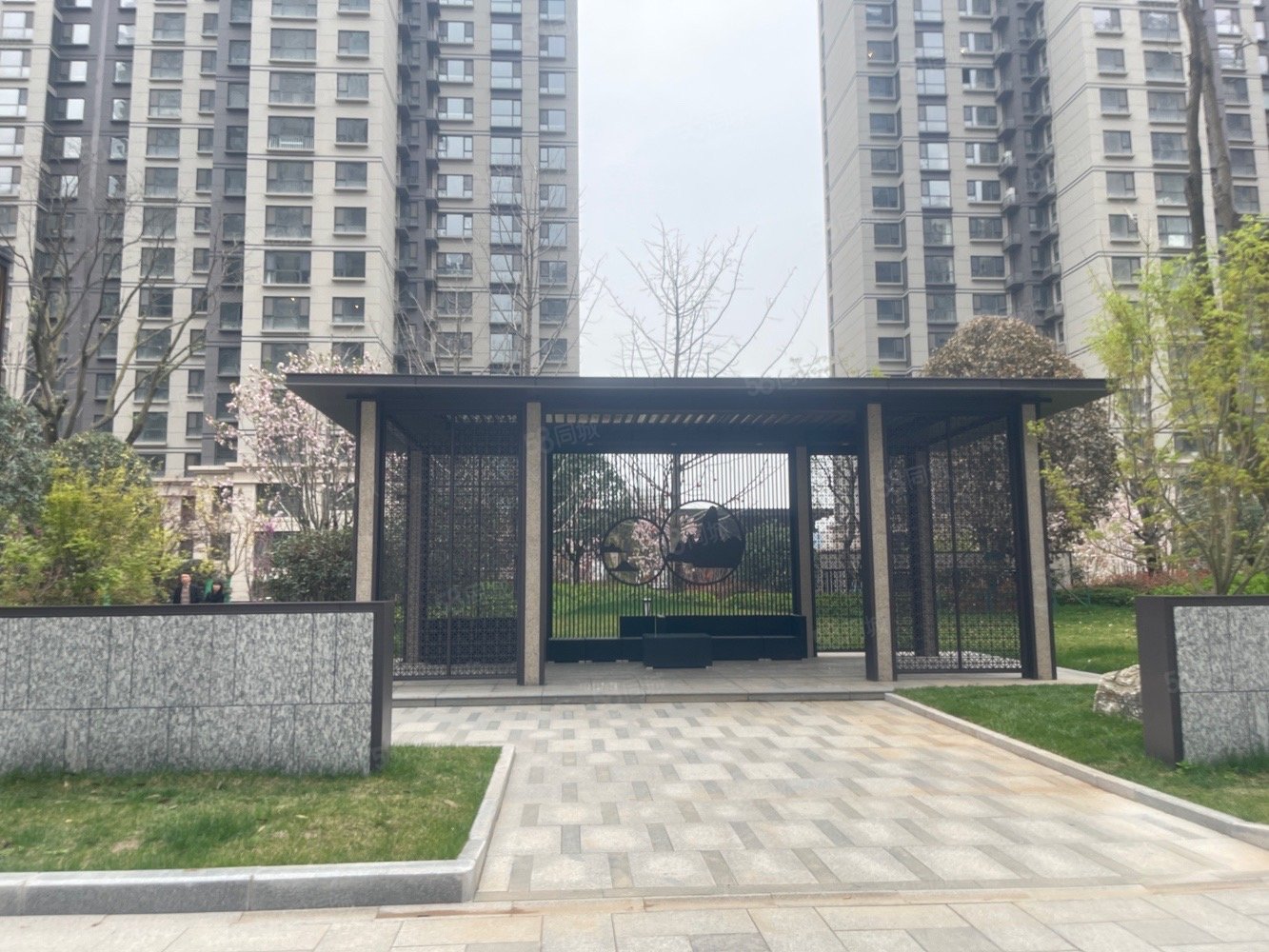 天耀雍华公馆b区3室2厅2卫129.6㎡南北65万